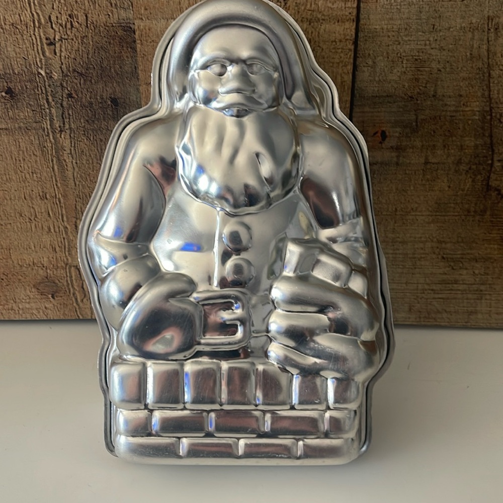 Vintage Santa Aluminum Cake Pan/Chocolate or Jell-O mold